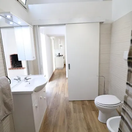 Historic In Centre With Terrace, Wi-fi & Air Conditioning; Pets