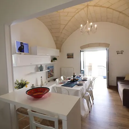 Historic In Centre With Terrace, Wi-fi & Air Conditioning; Pets * Otranto