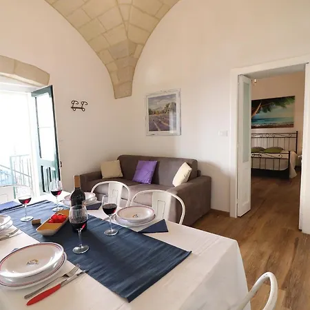 Historic In Centre With Terrace, Wi-fi & Air Conditioning; Pets Otranto