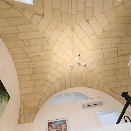 Historic In Centre With Terrace, Wi-fi & Air Conditioning; Pets * Otranto