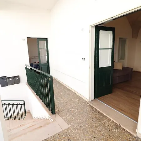 Historic In Centre With Terrace, Wi-fi & Air Conditioning; Pets Holiday home *