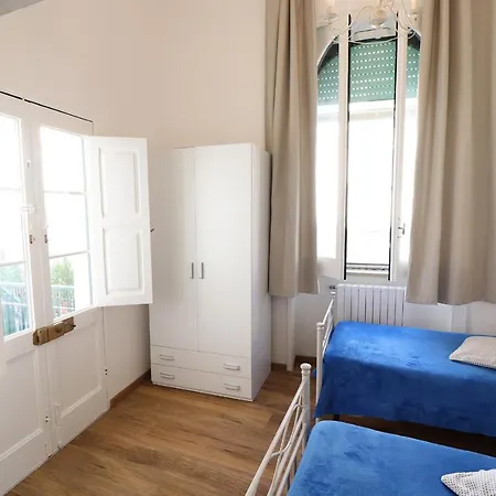 Historic In Centre With Terrace, Wi-fi & Air Conditioning; Pets Holiday home