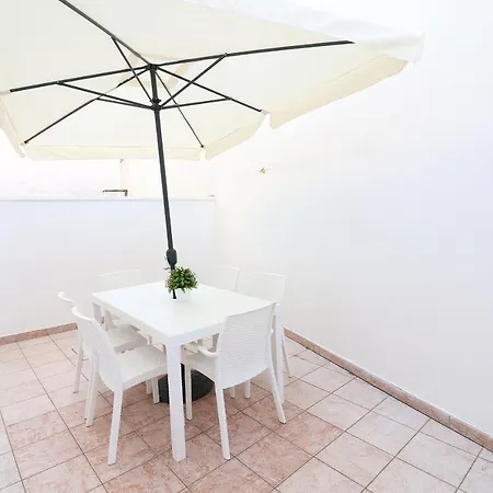 Holiday home Historic In Centre With Terrace, Wi-fi & Air Conditioning; Pets