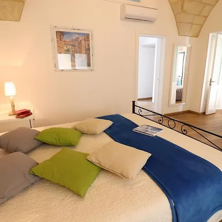 Historic In Centre With Terrace, Wi-fi & Air Conditioning; Pets Holiday home