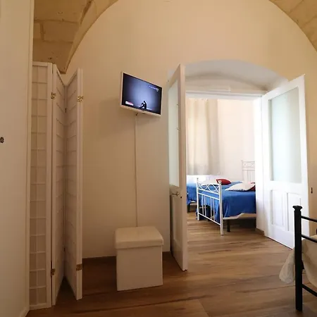 Historic In Centre With Terrace, Wi-fi & Air Conditioning; Pets Holiday home