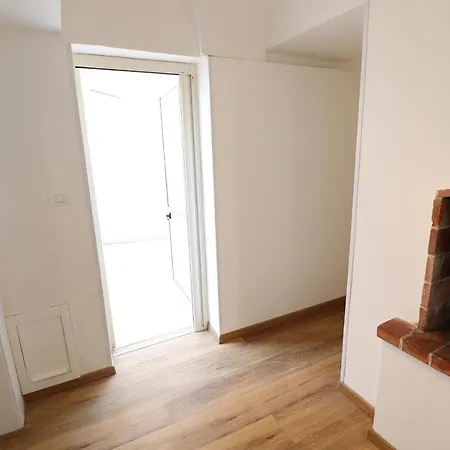 Historic In Centre With Terrace, Wi-fi & Air Conditioning; Pets Holiday home