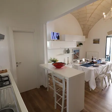 Historic In Centre With Terrace, Wi-fi & Air Conditioning; Pets Otranto