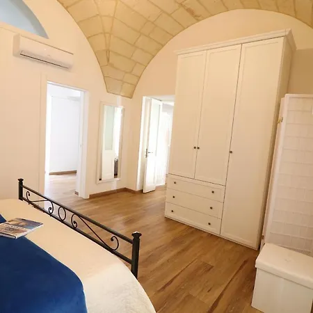 Historic In Centre With Terrace, Wi-fi & Air Conditioning; Pets Holiday home *